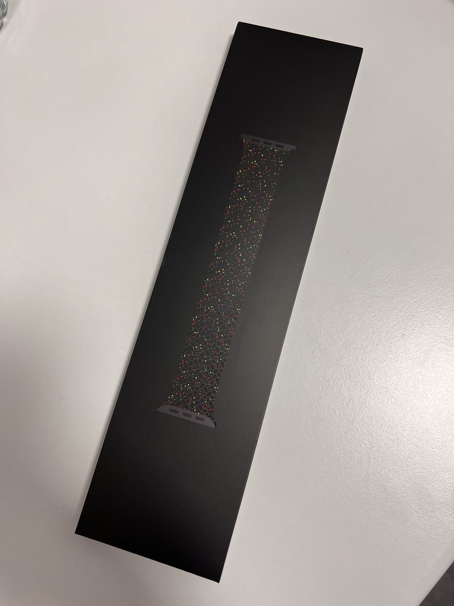 Betox86's tweet photo. Por fin llegó!! #AppleWatch #BlackUnity #SoloLoop también tengo la tuya @Polorwers 😉 #Apple https://t.co/Zks1312Gc8