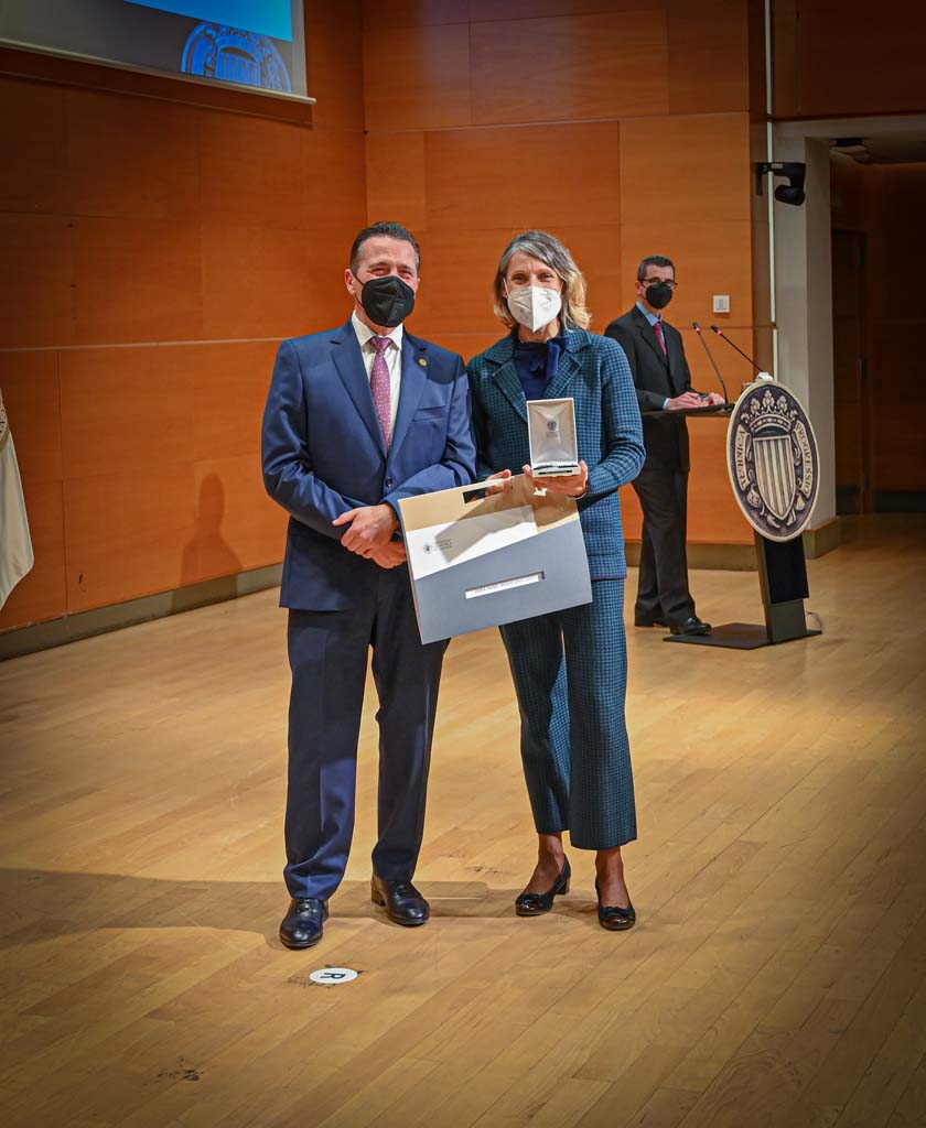 adeupv's tweet photo. 🏅 La @UPV concede la Medalla XXV Años a sus miembros en reconocimiento a su dedicación a la institución. Enhorabuena a todos y, en especial, a aquellos que forman parte de la Facultad:

1⃣Esteban Buj
2⃣Emilio Leri
3⃣Anna Montesinos
4⃣Cristina Rodríguez
5⃣Gisel Sanahuja

👏👏👏👏 https://t.co/BEtRoUVDQm