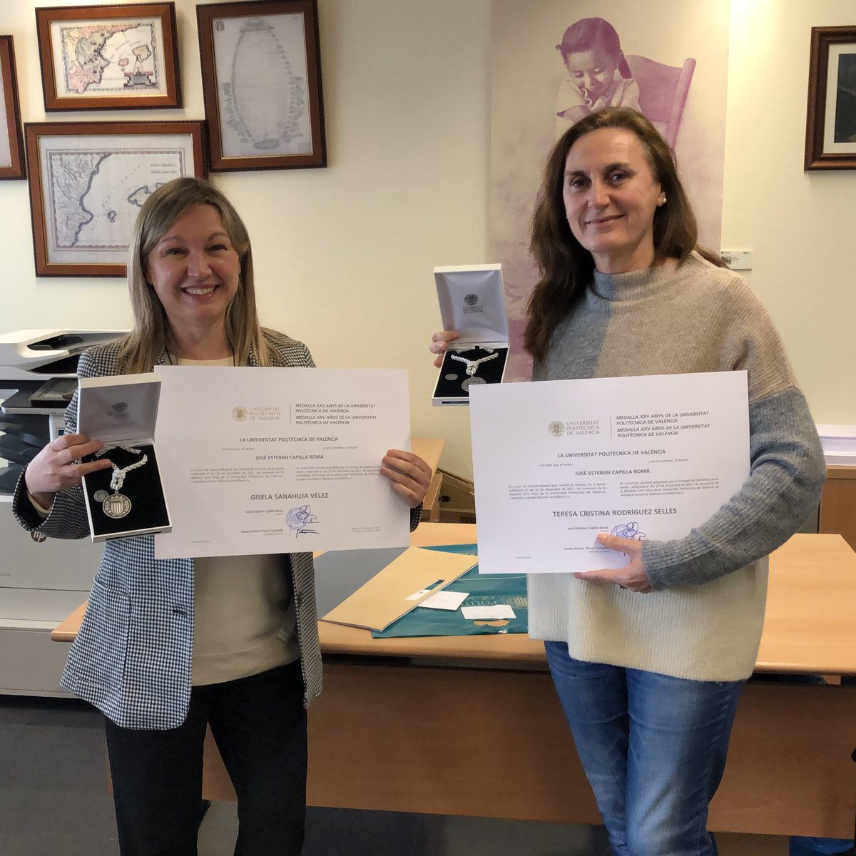 adeupv's tweet photo. 🏅 La @UPV concede la Medalla XXV Años a sus miembros en reconocimiento a su dedicación a la institución. Enhorabuena a todos y, en especial, a aquellos que forman parte de la Facultad:

1⃣Esteban Buj
2⃣Emilio Leri
3⃣Anna Montesinos
4⃣Cristina Rodríguez
5⃣Gisel Sanahuja

👏👏👏👏 https://t.co/BEtRoUVDQm