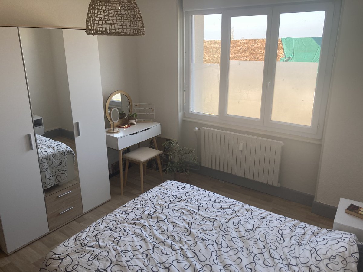 elisa_pmpr's tweet photo. Bonjour, cède bail d'un appartement de 58m2, situé dans un petit immeuble à Cérilly (03350)
-prix du loyer avec charges 400€
-1ère étage 
-ascenseur avec digicode
-chauffage gaz collectif 
-grand jardin collectif 
-libre le 1er mai 
Pour plus de renseignements message privé https://t.co/e2KVS78p6P