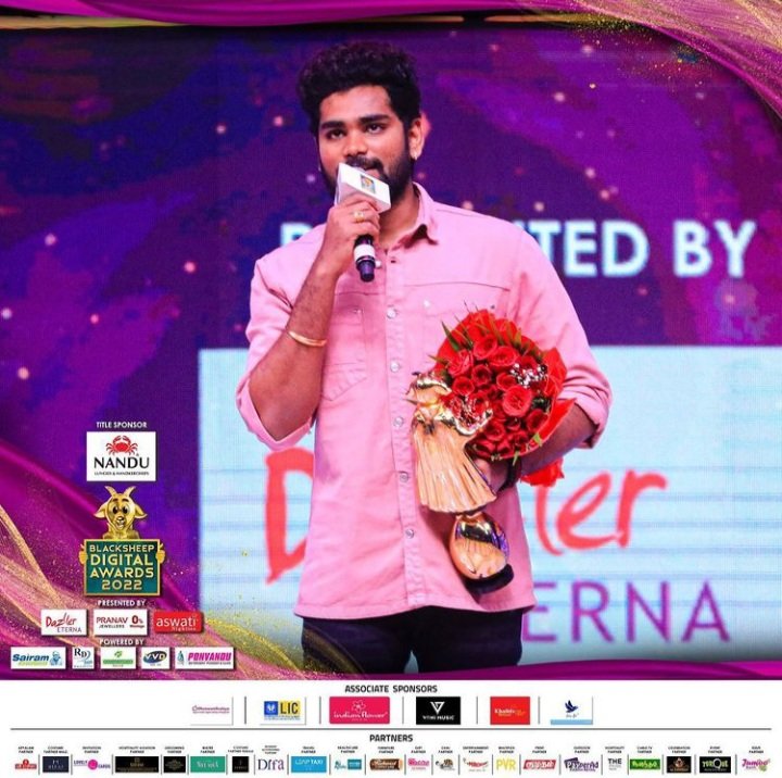SamHamesha6's tweet photo. Proudest fans are here 
#SensationalSingerSamVishal
Perfect title for @samvishal280999 this human https://t.co/hLhNhe1YmB