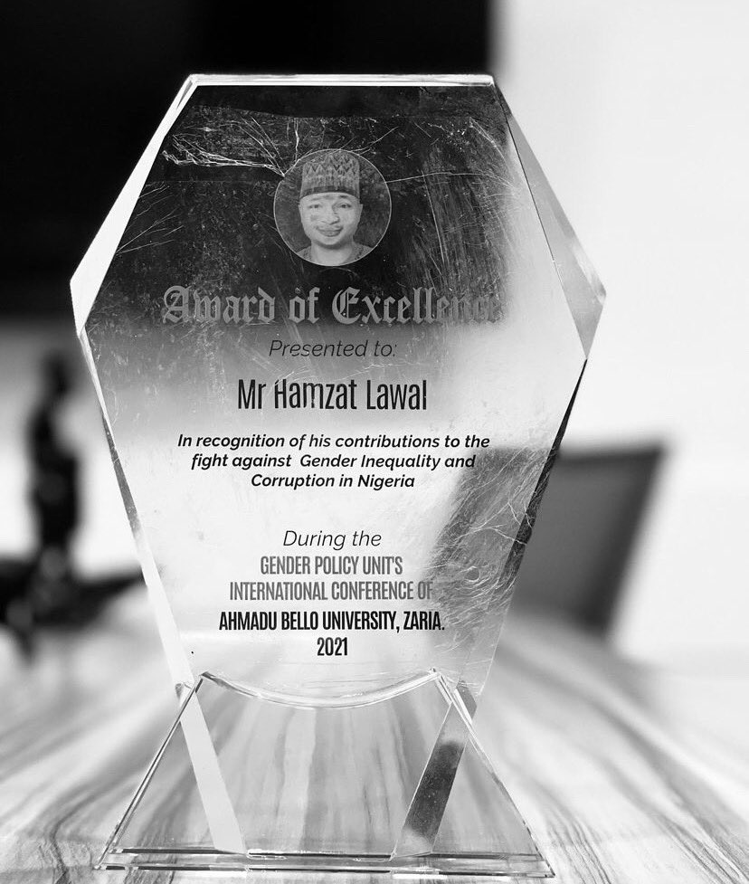 CODEActivist's tweet photo. 5. He is a multi award winner 

You can’t find more details about his awards on https://t.co/gHFiMlFgN9 https://t.co/fFCQ1Hwvbr