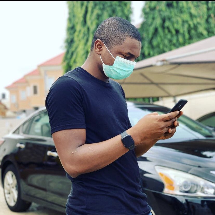 CODEActivist's tweet photo. 7. Hamzy is always on his phone 😤 📱 https://t.co/WCAYIACnBM