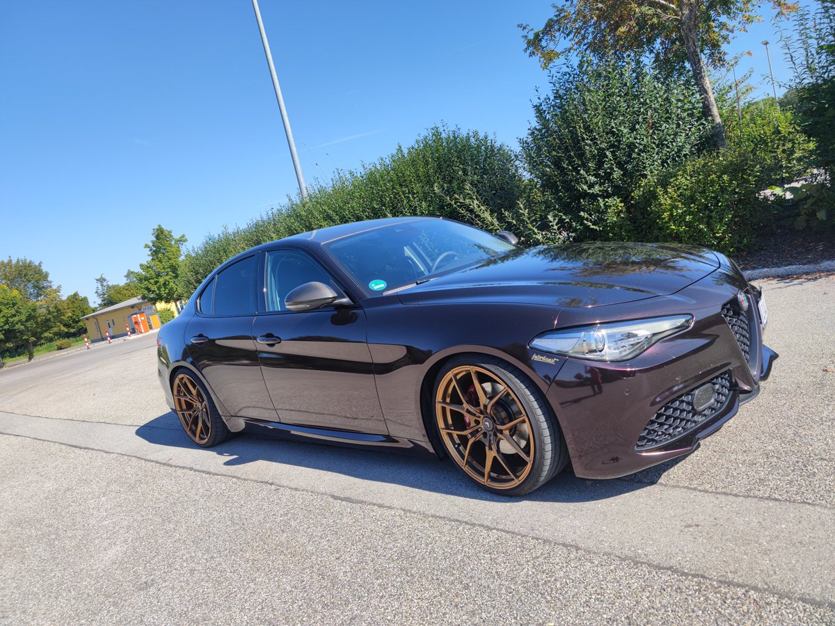 karst_uwe's tweet photo. in 3 weeks my giulia will get her summer rims #mygiulia #myalfa #alfaromeo #vorsteiner https://t.co/WNtCfE4J1R https://t.co/z3K5In6WBS