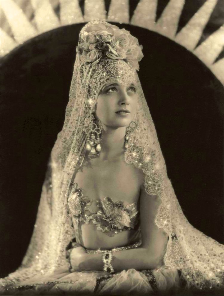 HazelFlagg tweet media