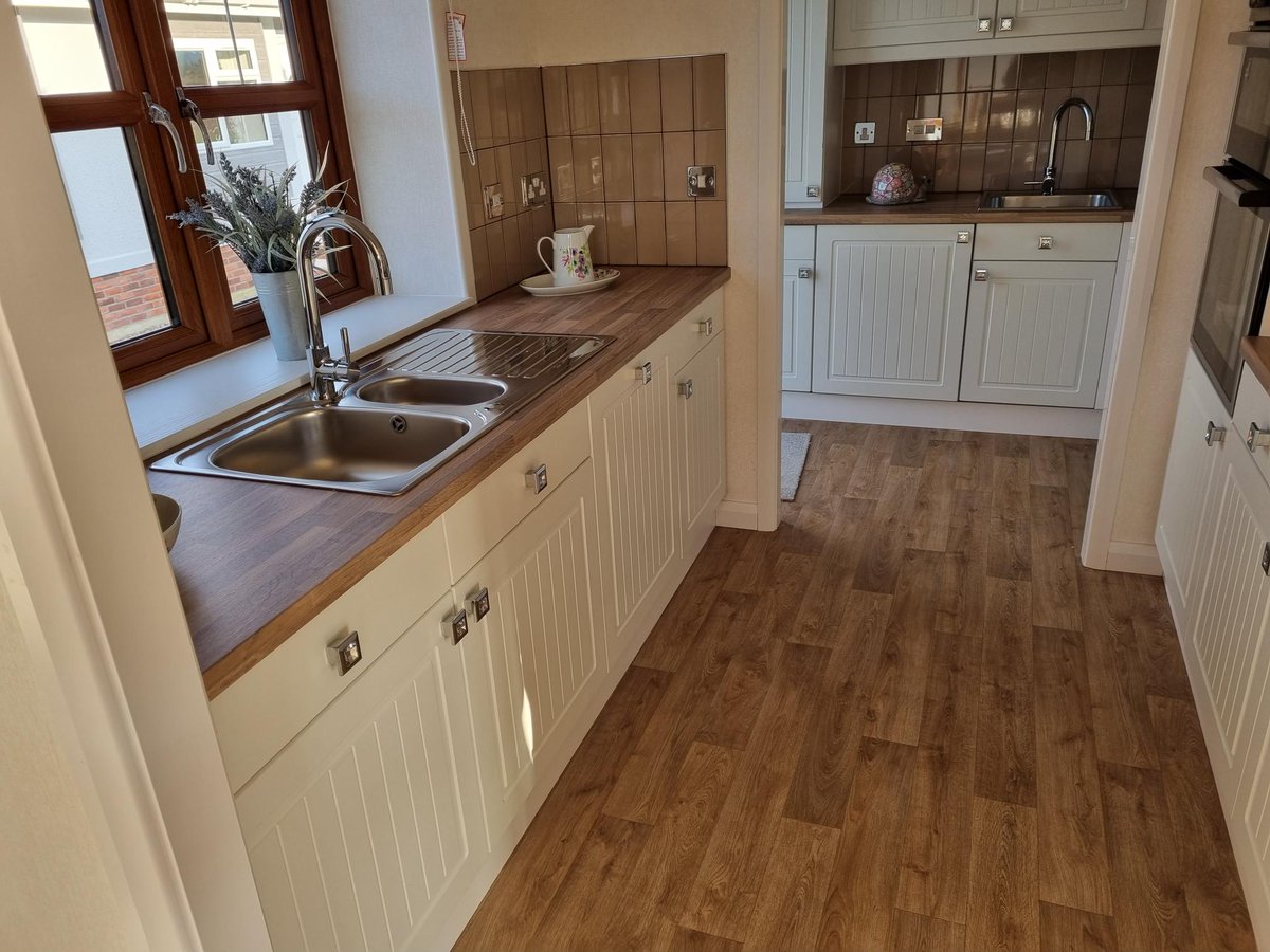 hayes_park's tweet photo. We may have sold the last off our brand new park homes here in Essex, but you can still find your dream park home with us. Our Parks Yarwell Mill in Cambridgeshire, Woodlands country park in Kent and our latest park Willoway in Suffolk all have both homes and plots available now. https://t.co/p0HOg2HEMt