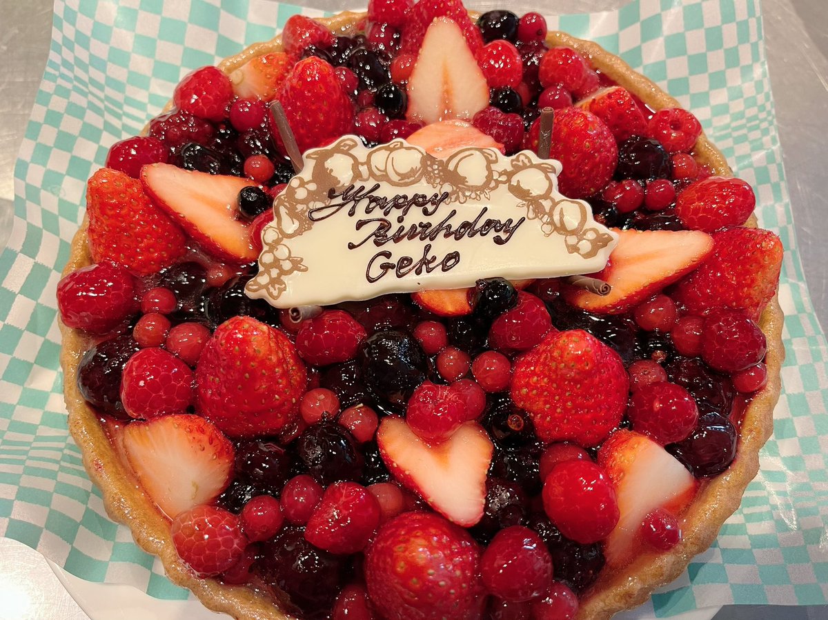 友達にケーキと手作りお寿司でお誕生日のお祝いしてもらった🥳✨
市場で仕入れたネタで作ったお寿司めちゃくちゃおいしいよ〜🍣
ありがとうー!! 