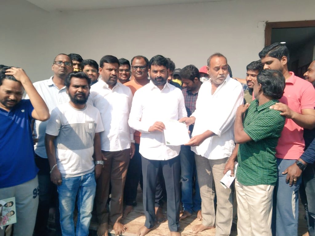 Victor_MBA_HR's tweet photo. Thank you @RajuShambipur Sir.
Accepted our request about #aakashLayout_drainage_issue
(Mallampet) and promised to resolve the same ASAP.
@KTRoffice
@KTRTRS 
@kp_vivekanand 
Spl thanks to Our Ward Councillor #Sandhya_mam and #hanumath_anna https://t.co/6Dni8iYENV