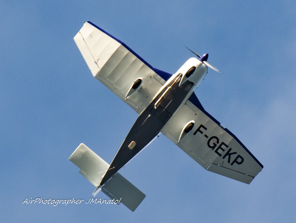 jmanatol's tweet photo. #BuenosDias
#Lunes
Cuando hay un #aereoclub cerca de tu posición se nota
Así en la #BahiaSanJuanDeLuz si estás #MirandoAlCielo puedes ver 🛩️🛩️
Ambas operaban desde @aeroportbiq @Alex_irc
#AeroclubBasque https://t.co/kQ9cRSF2JU