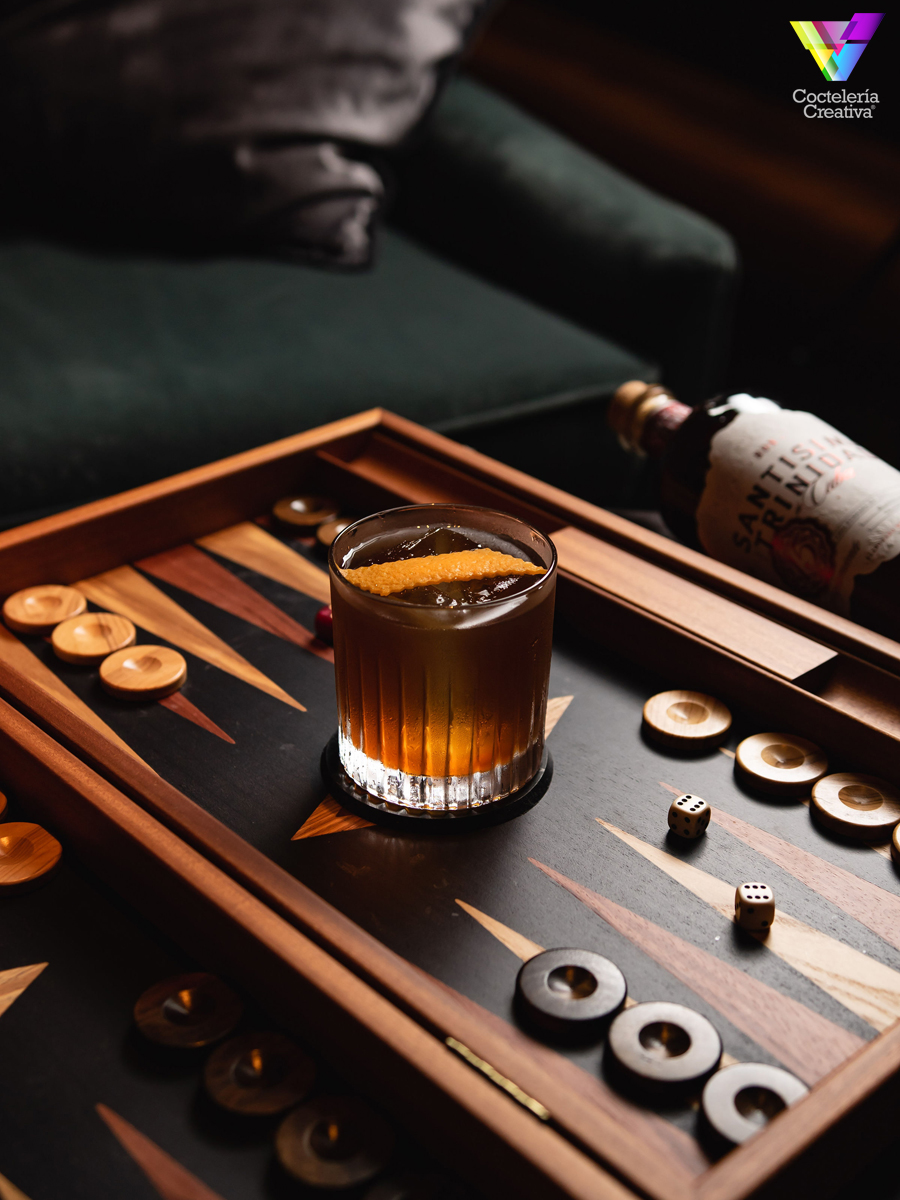 CreativeBar's tweet photo. Old Fashioned Twist es un clásico preparado con #ron añejado y toques de sabor distinto. Ver Receta 🤩 https://t.co/9dk9whjMgq #RonSantísimaTrinidad #Rones #Rum https://t.co/6CQw0hjGTs