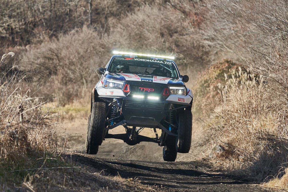 GEOLANDAR_JP's tweet photo. #GEOLANDAR MINT400チャレンジ🏁

今回 #MINT400 に挑戦する #ハイラックス は2018年のAXCR、19年のFINKEデザートチャレンジ、20年のMINT400でオフロード性能を磨いた #TRD TUNEDの #HILUX です。

▼詳細（4X4 MAGAZINE Youtube）
https://t.co/lWNhd2Wa5W

#YOKOHAMA #ヨコハマタイヤ #ジオランダー https://t.co/UZ45Pf215v
