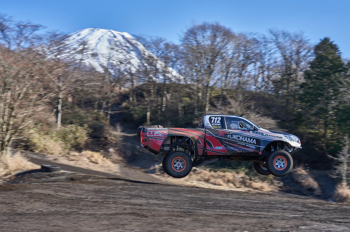 GEOLANDAR_JP's tweet photo. #GEOLANDAR MINT400チャレンジ🏁

今回 #MINT400 に挑戦する #ハイラックス は2018年のAXCR、19年のFINKEデザートチャレンジ、20年のMINT400でオフロード性能を磨いた #TRD TUNEDの #HILUX です。

▼詳細（4X4 MAGAZINE Youtube）
https://t.co/lWNhd2Wa5W

#YOKOHAMA #ヨコハマタイヤ #ジオランダー https://t.co/UZ45Pf215v