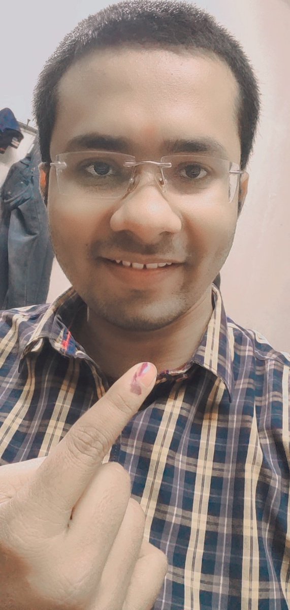 Ujjawalsrivast6's tweet photo. Voted #BJPWinningUP #YogiAgain VOTE FOR YOGI
#VoteforYogi https://t.co/7RG7T9f3X7