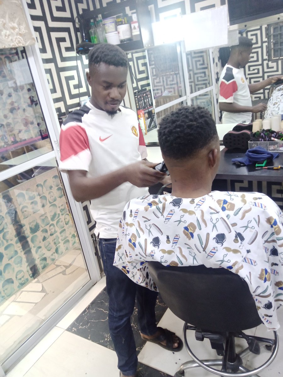 TibaShop's tweet photo. Hello guy am a professional hair stylist in Ibadan I barb for a living and I so much have person for what I do please retweet and like ❤ my hustle my prospective client might be on your timeline 
Thanks in advance TIBA BARBER SHOP 
HOME SERVICE IS AVAILABLE TOO ☎08065920300💈✂️ https://t.co/R2ZIozC4lQ