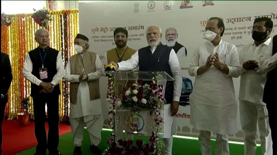 HEINRICHmarket's tweet photo. The Director of Maha Metro Mr.Brijesh Dixit Explained Heinrich SIP Based Intercom System to the honorable Prime Minister of India Mr. Narendra Modi while the inauguration of Pune Metro.

for more info visit https://t.co/Ox6YyBOlgG https://t.co/FE8lu8Z1cs