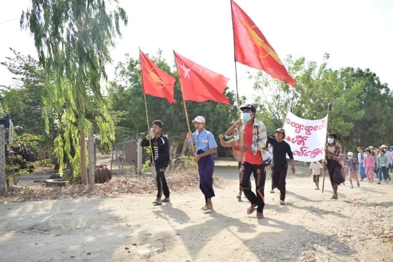 MoeeMyint's tweet photo. 362nd day of anti military coup protest by locals from villages in northern SarLinGyi and eastern YinMarBin. We will never stop protesting until we get democracy.
#MassacreInMyanmarByJunta
#2022Mar7Coup
#WhatsHappeningInMyanmar https://t.co/u1Vqweu1uq
