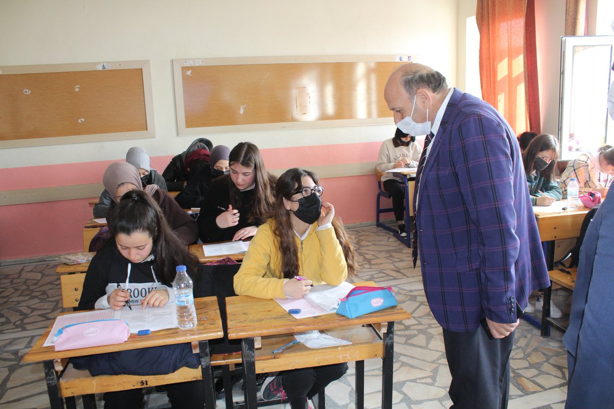 HaydiUniversite's tweet photo. #HaydiÜniversiteye

Valiliğimizin desteğiyle @TC_Bolvadin Kaymakamlığınca uygulanan Haydi Üniversiteye projesi kapsamında "Akademik Başarının Artırılması" için 12. sınıflarımızda TYT izleme testi uygulandı. 

@TanerBolat 
@DervisOzcal https://t.co/ecp4tymzpQ