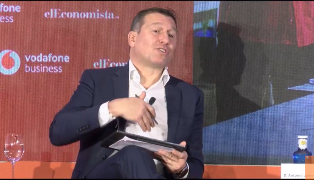 VodafoneEmpresa's tweet photo. 🗣️ “Ahora las #Pymes podrán acceder a las herramienta digitales con las que ya cuentan las grandes empresas, gracias a estos #FondosEuropeos del #KitDigital” @AlbertoDelSol (Vodafone Business) en #KitDigitaleE

🔴 #ENDIRECTO
👉🏻 https://t.co/BbyTzVPtFp https://t.co/OXeV7Xw1da