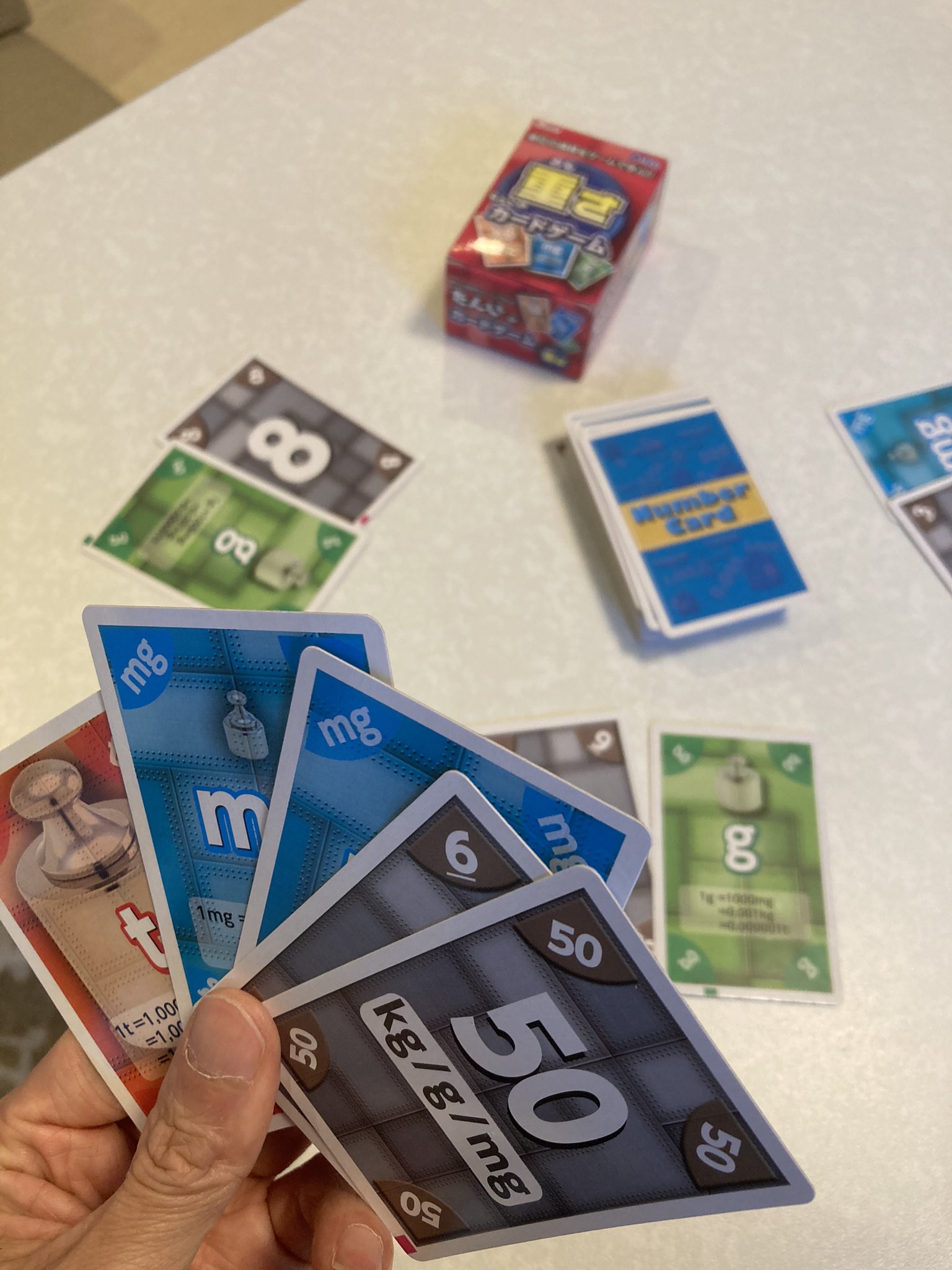 千石のそよ風 文京区千石の情報を日々配信します Play Learning 遊んで学ぶ 楽しみながら続けるのが一番記憶に残る 新小3年生にオススメゲーム みんな大好きunoと重さの単位 を組み合わせたゲーム T Co Oly2w9cjs2 Tなど単位と数字を