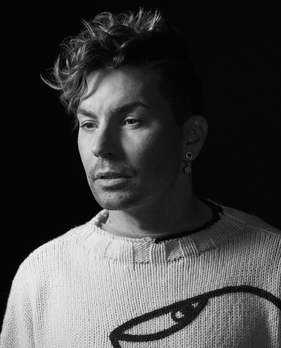luv_north's tweet photo. đ€đ„âš Finnish pop artist @antti_tuisku wearing The Sun Hoop on the latest music video: KOTI.
The Sun hoops designed by @maryam.razavi
Thank you for the team
Photography @attetanner
Style @vesasilver
Make-up @miia_ollula
Hair @tuovisiskot
#luvnorth #luvnorthxmaryamrazavi https://t.co/ncVzDO89c0