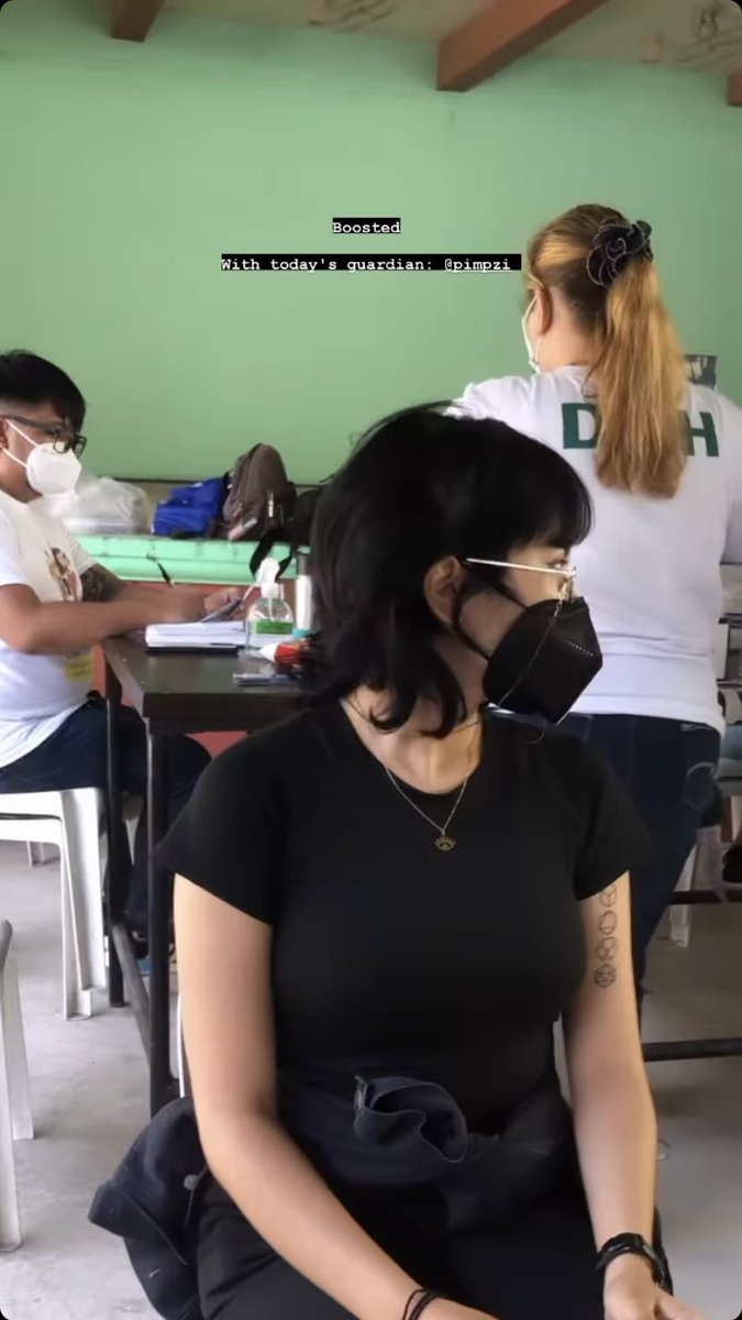 kirsbot's tweet photo. the hair the tattoos the eyeglasses the necklace the shirt 

IM INLOVE WITH KIRSTEN SALAZAR https://t.co/2FzIR3Xq1a