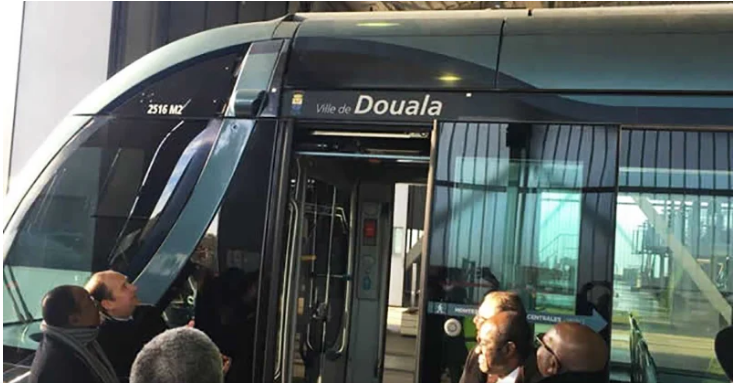 JDC_Fr's tweet photo. #TRANSPORT: LANCEMENT DE LA LIGNE DE TRAMWAY DE 18 KM EN 2023

L’annonce a été faite par le maire de Douala, Riger Mbassa Ndiné. Ce projet de #construction est un projet pilote du #Minduh, et va être mis en œuvre par le #consortium belgo-turc Iristone-Ilci.
#Cameroun 
#Tramway https://t.co/ANBn3YNvCQ