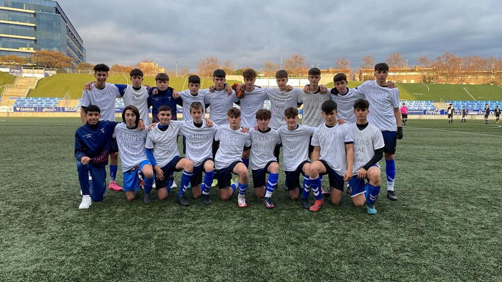 ffbadalona's tweet photo. L’equip fa un molt bon partit, sent superior al líder de la classificació i s’emporta un punt. 

Dedicar el partit als a Moha amb una fractura a la mandíbula i Ernest amb trencament de creuats i menisc. Molta força nois, tot el nostre suport.

Cadet C 2-2 Horta. https://t.co/gxPN89yxlh