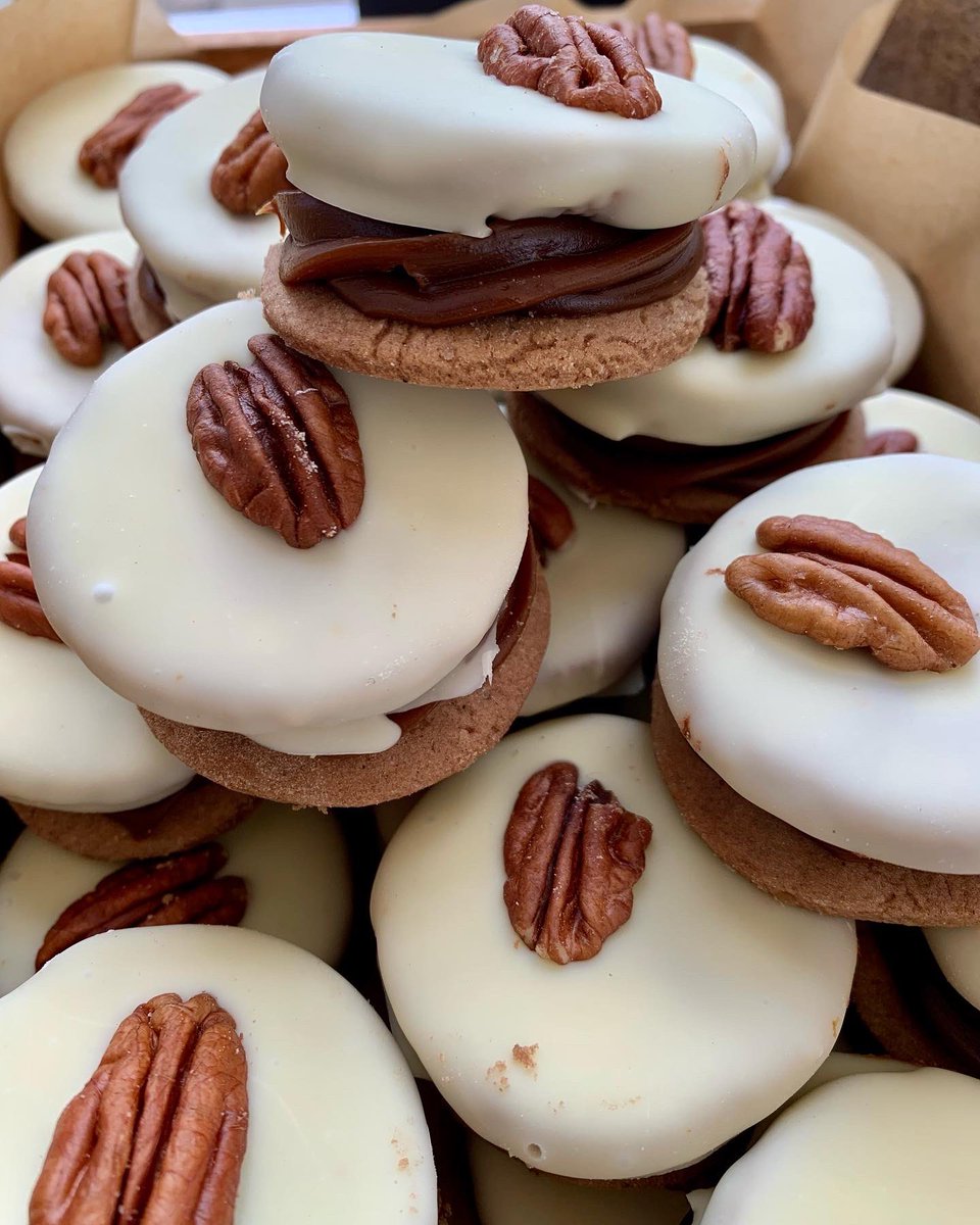 SweetsDelfina's tweet photo. Spreading happiness every Sunday through delicious alfajores 😋 https://t.co/msW3jkP2as