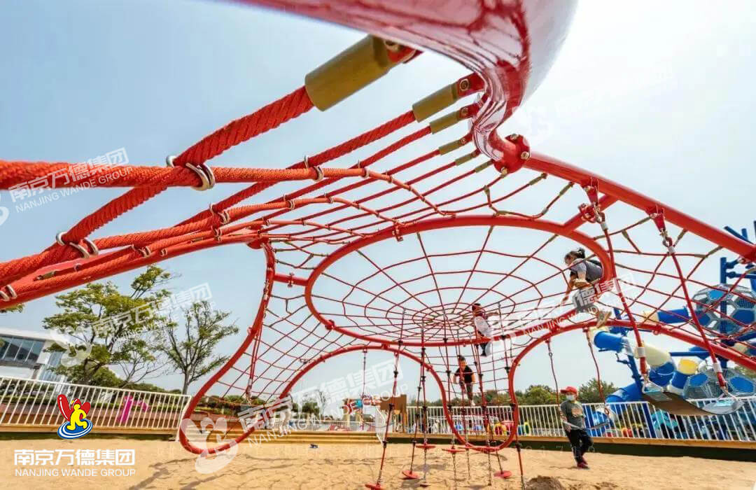 WandeOfficial's tweet photo. Today we will take you to see the children's playground designed and built by Wandeplay in Wanpingkou, Rizhao, Shandong, China.
The blue football tower, the big onion and the giant climb net are the three most eye-catching big guys in the entire amusement park. https://t.co/RlC2o1ds23