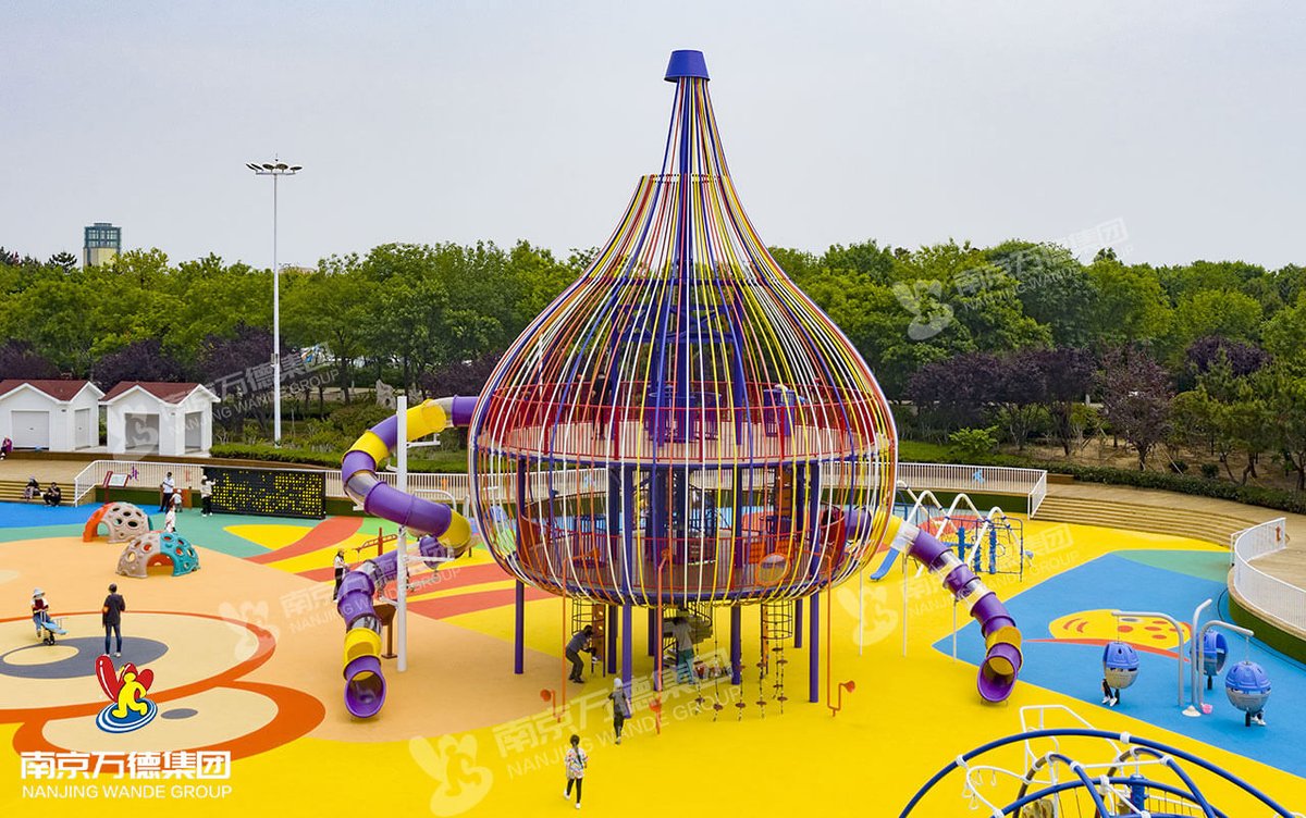 WandeOfficial's tweet photo. Today we will take you to see the children's playground designed and built by Wandeplay in Wanpingkou, Rizhao, Shandong, China.
The blue football tower, the big onion and the giant climb net are the three most eye-catching big guys in the entire amusement park. https://t.co/RlC2o1ds23