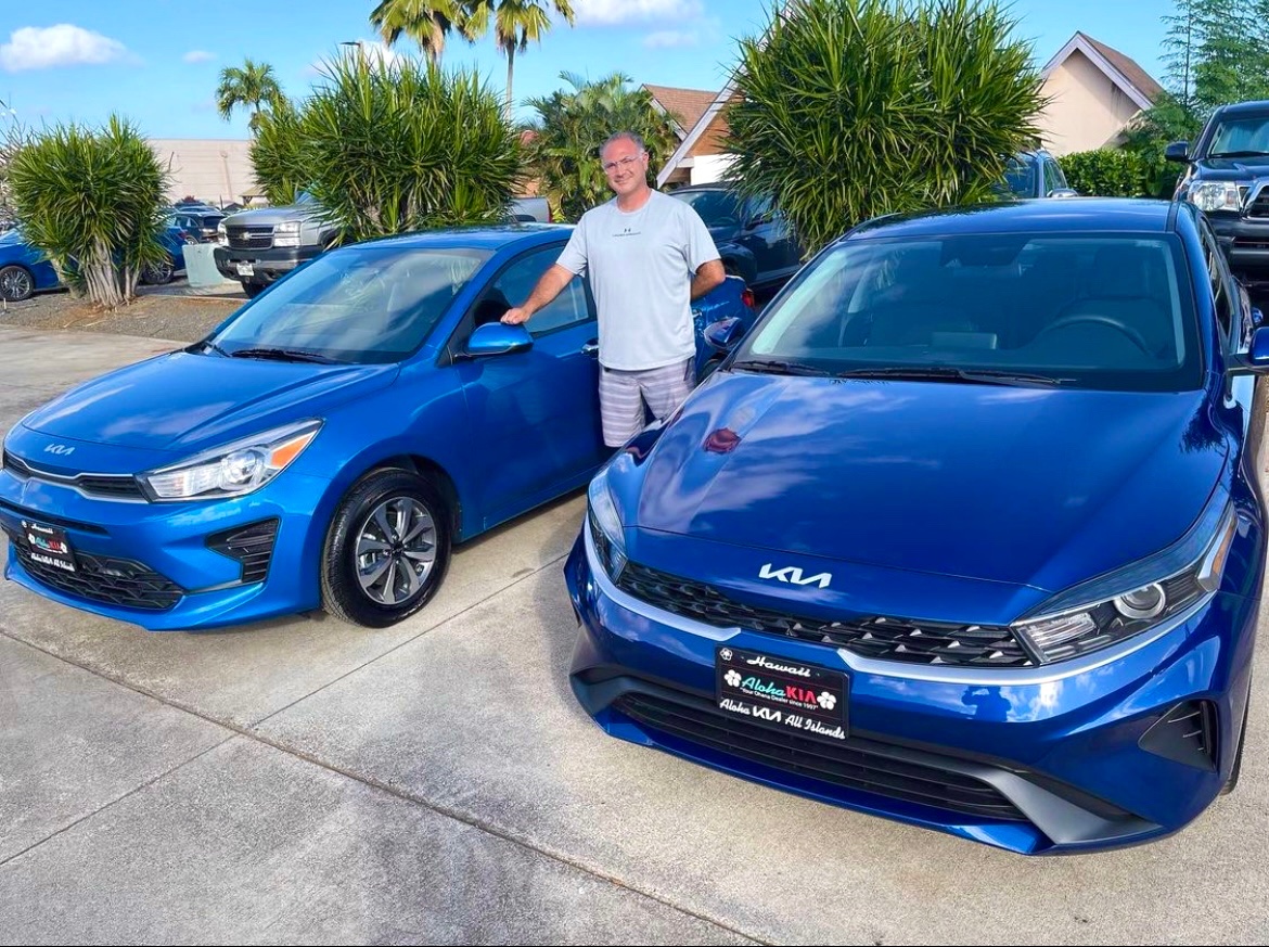 alohakiaHI's tweet photo. Elie from Kaua’i believes two is better than one. 😉 He drove off with a brand-new 2022 Forte and Rio!
#YouKnowAGuy #Kia #KiaForte #KiaRio https://t.co/GccOtFilqG