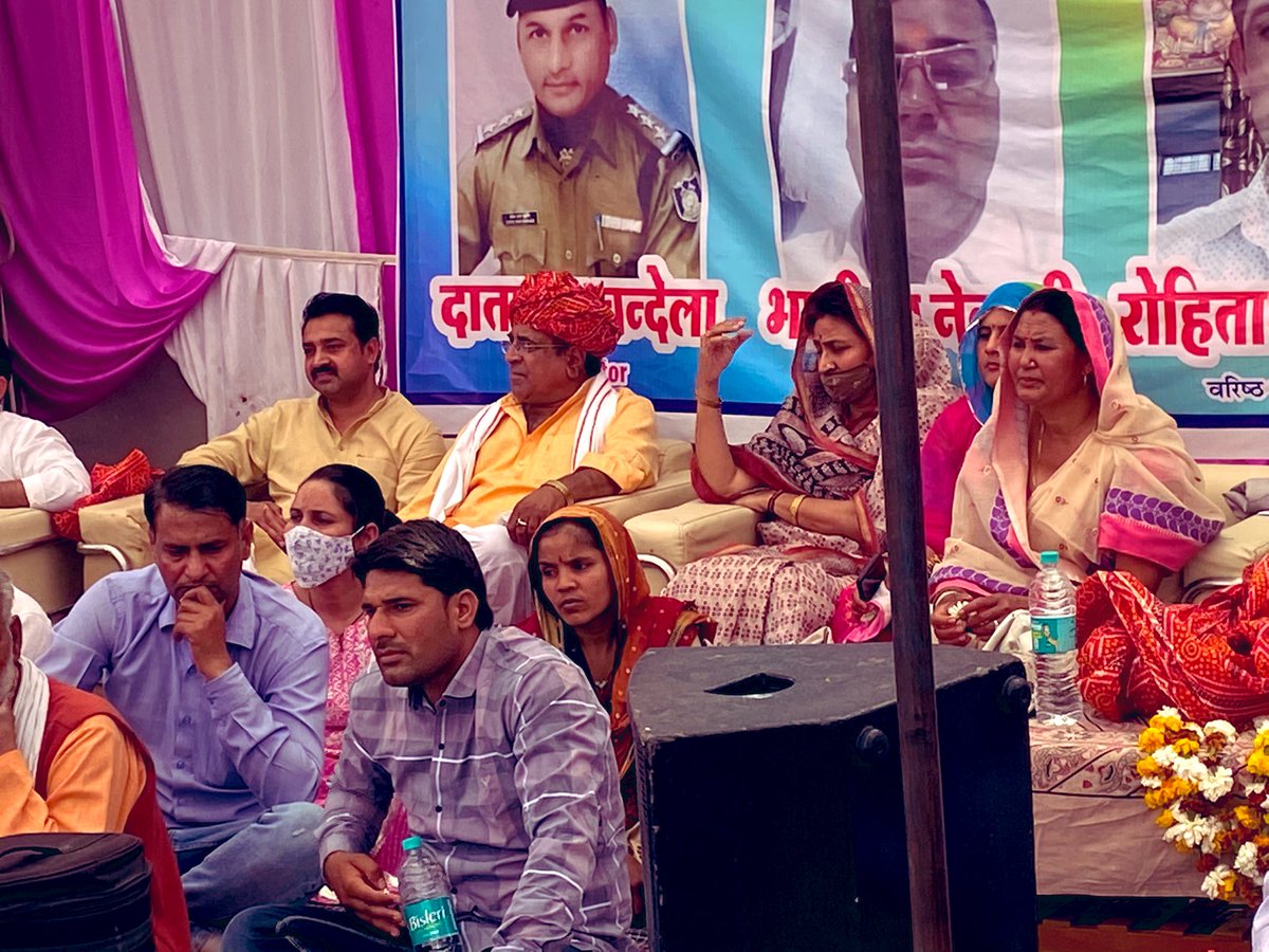 प्रतिभा सम्मान समारोह में कैबिनेट मंत्री शकुंतला रावत जी के साथ <a href="/ShakuntalaRavat/">Shakuntala Rawat</a>