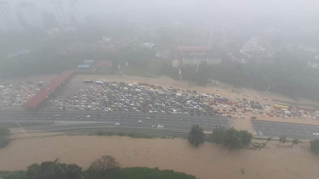 Bukit Jalil-Puchong-Shah Alam
KESAS Highway kuat banjir！