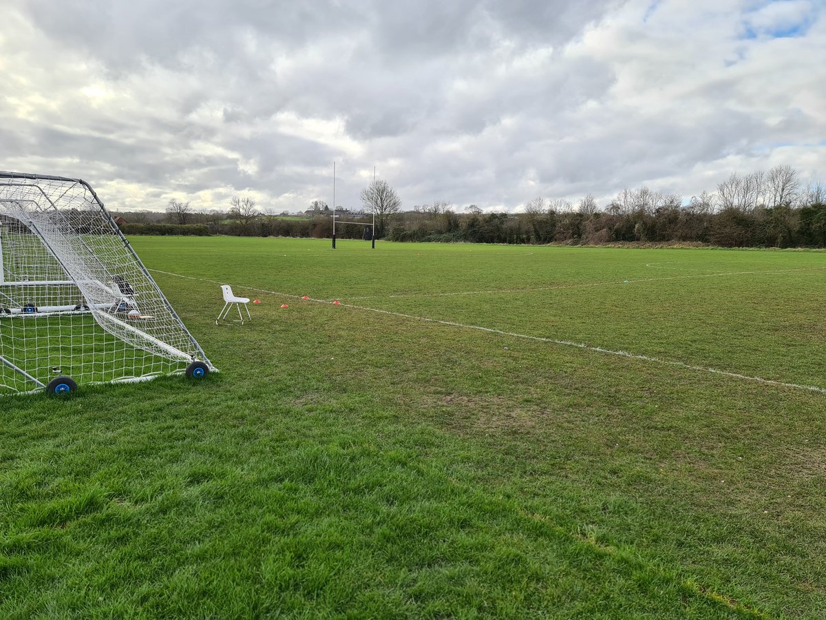 Vale_PE_SSP's tweet photo. Bit chilly, but ready for our 1st primary face to face competition in a while, a bit of pitch orienteering at Oxford Rugby club. https://t.co/CLOzIbXXIH