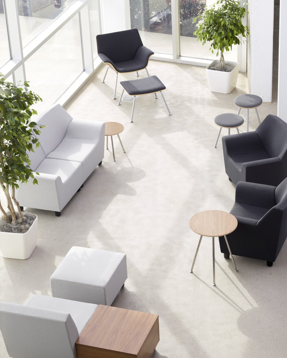 EuropaDesign's tweet photo. A @HermanMiller Swoop társalgóbútorcsalád sokoldalú kialakítású; rétegelt héjú foteleket, kárpitozott klubszékeket és moduláris üléselemeket tartalmaz.

@HMillerDealer #europadesign #swoop #office #designoffice #hermanmiller @HermanMiller #interiordesign #interiordecor #interior https://t.co/IkKpcCPjLv