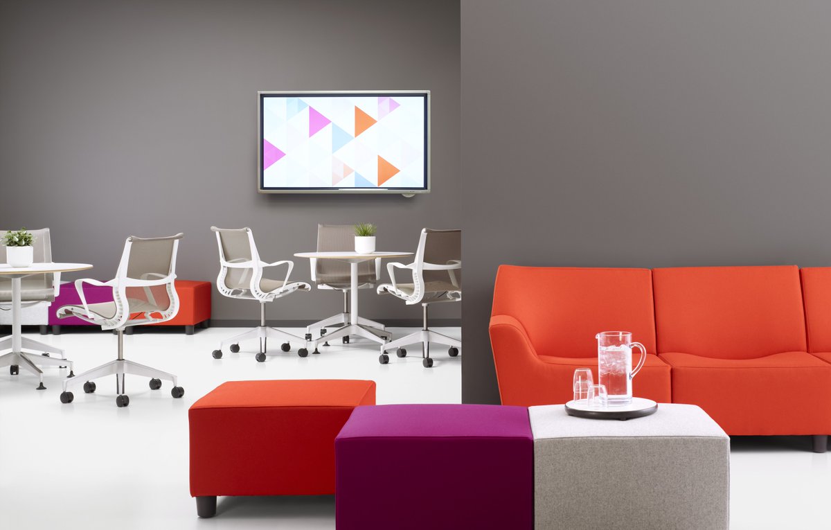 EuropaDesign's tweet photo. A @HermanMiller Swoop társalgóbútorcsalád sokoldalú kialakítású; rétegelt héjú foteleket, kárpitozott klubszékeket és moduláris üléselemeket tartalmaz.

@HMillerDealer #europadesign #swoop #office #designoffice #hermanmiller @HermanMiller #interiordesign #interiordecor #interior https://t.co/IkKpcCPjLv