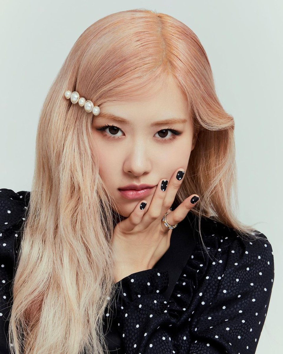 blinkkk_r's tweet photo. รอvlogแชงๆ คนน่ารักก็น่ารักอยู่วันยังค่ำ ความสดใสเต็มvlogแน่นอนน
SUBSCRIBE TO ROSÉ OFFICIAL
#RoséFirstVlog https://t.co/UMEjdySwJ1
