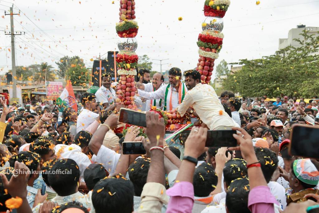 DKShivakumar's tweet photo. ಕಾಂಗ್ರೆಸ್ ಡಿಜಿಟಲ್ ಸದಸ್ಯತ್ವ ಅಭಿಯಾನಕ್ಕೆ ಶಿಡ್ಲಘಟ್ಟದಲ್ಲಿ ಜನರು ನೀಡಿದ ಪ್ರೋತ್ಸಾಹ, ಪಕ್ಷದ ದೃಷ್ಟಿಕೋನದ ಬಗ್ಗೆ ಅವರಿಟ್ಟಿರುವ ನಂಬಿಕೆಯ ಪ್ರತೀಕ.
ಅವರ ಉತ್ಸಾಹ ಮತ್ತು ಬೆಂಬಲವನ್ನು ಚಿತ್ರಗಳೇ ಹೇಳುತ್ತಿವೆ. https://t.co/ESjANqKcYl