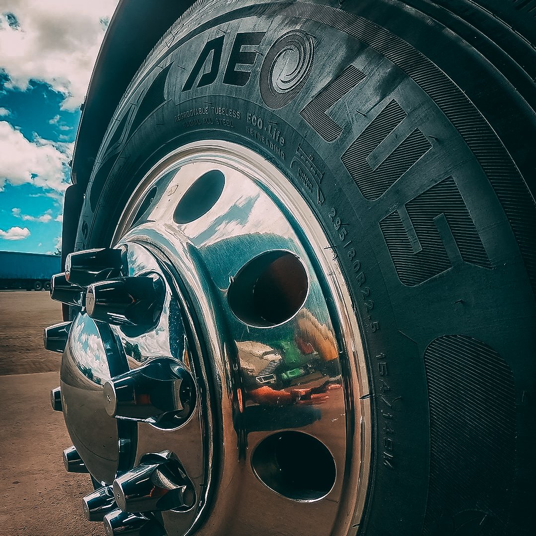 aeolus_official's tweet photo. Our NEO Allroads S is a steer position tyre, suitable for regional applications, with higher load capacity (following the EUR06 Regulation). Discover more at https://t.co/PvysyQWoBK 🌎

#AeolusTyres #Drivingtheworldtogether #truck #trucks #trucking #truckdriver #NEOSeries https://t.co/uap9IwR1rH