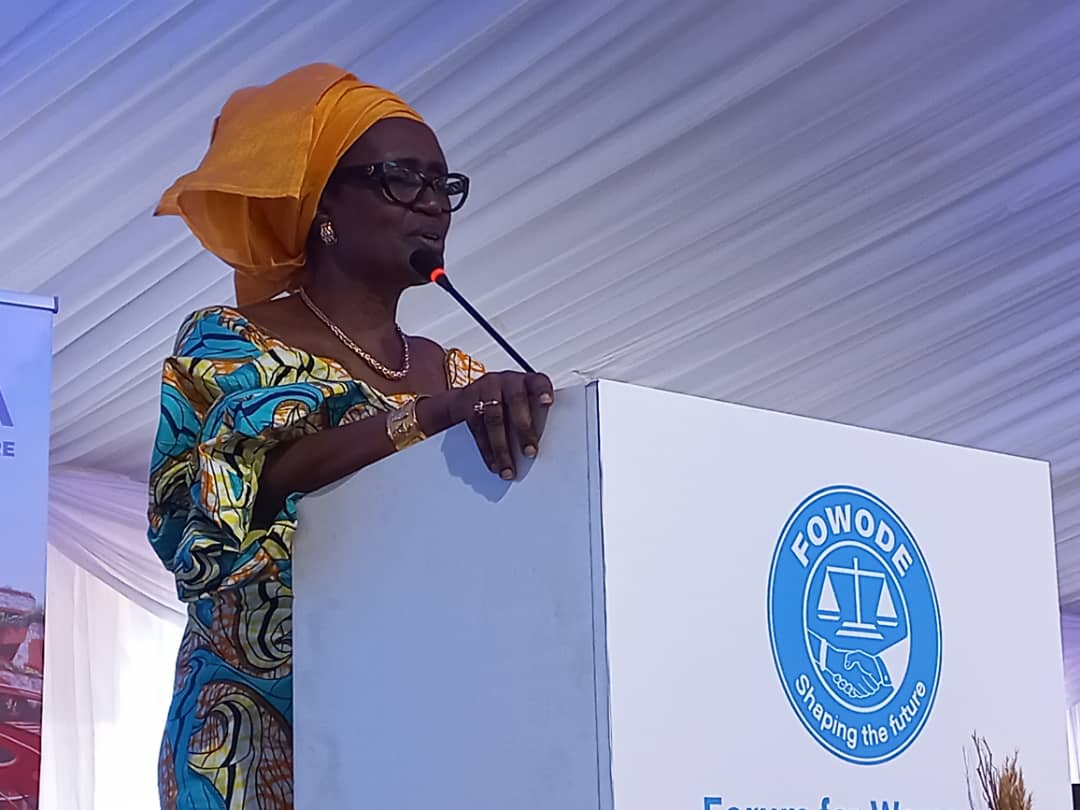 ElliotOrizaarwa's tweet photo. what ablessing Listening to one of the founder members of the grobal citizen Hon,Engineer Winnie Byanyima @FOWODE_UGANDA #ImaraCentre ground breaking . She speaks to me . Transformative leadership for women is super cool @Winnie_Byanyima @musiimee @WEGCDA3 https://t.co/Ss0DXnVGlZ