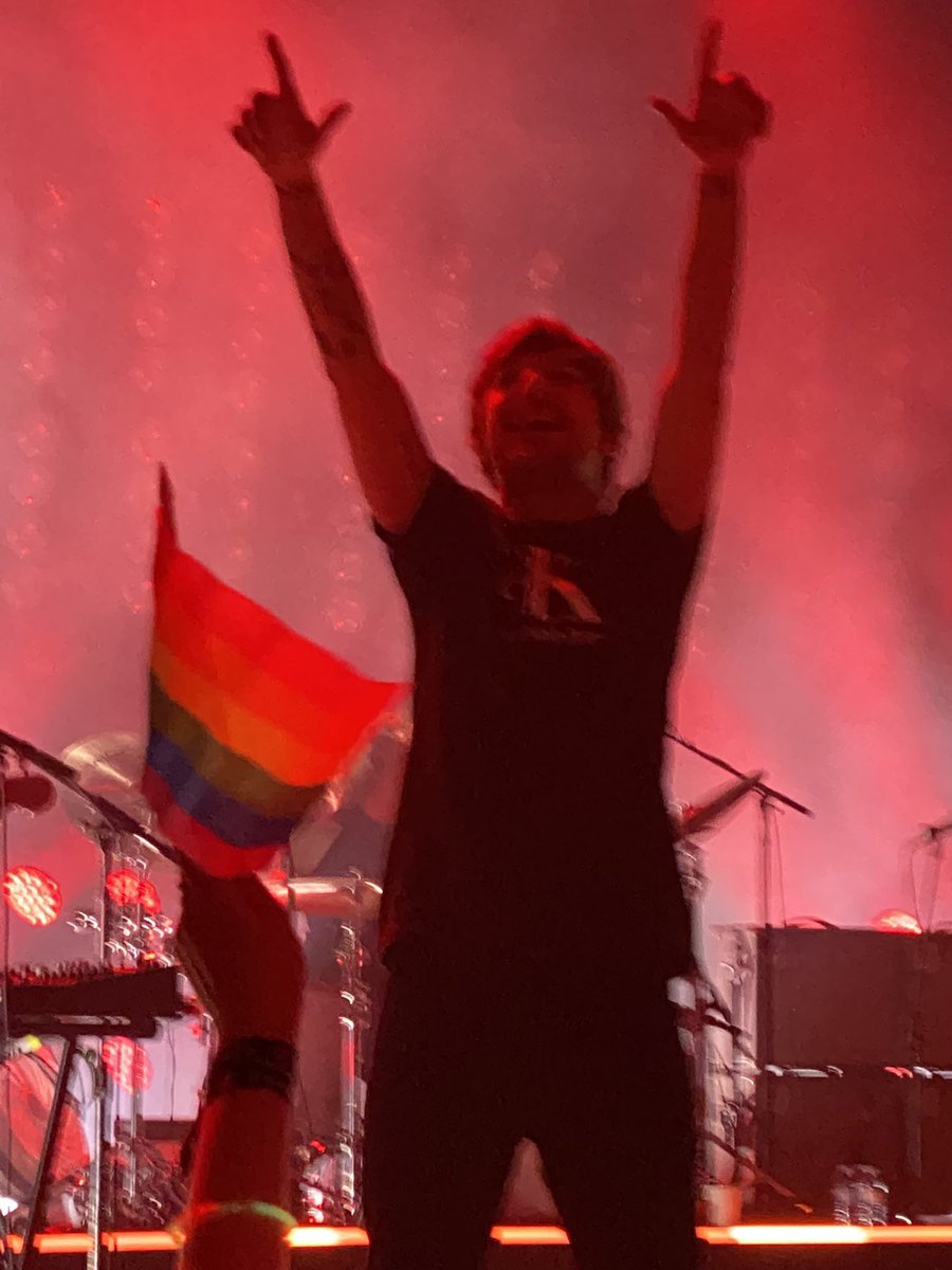 BestLTWT's tweet photo. 📸 | Louis last night in Vancouver. #LTWTVancouver 

creds: @/ezrasolr https://t.co/O2dTVuYvRv