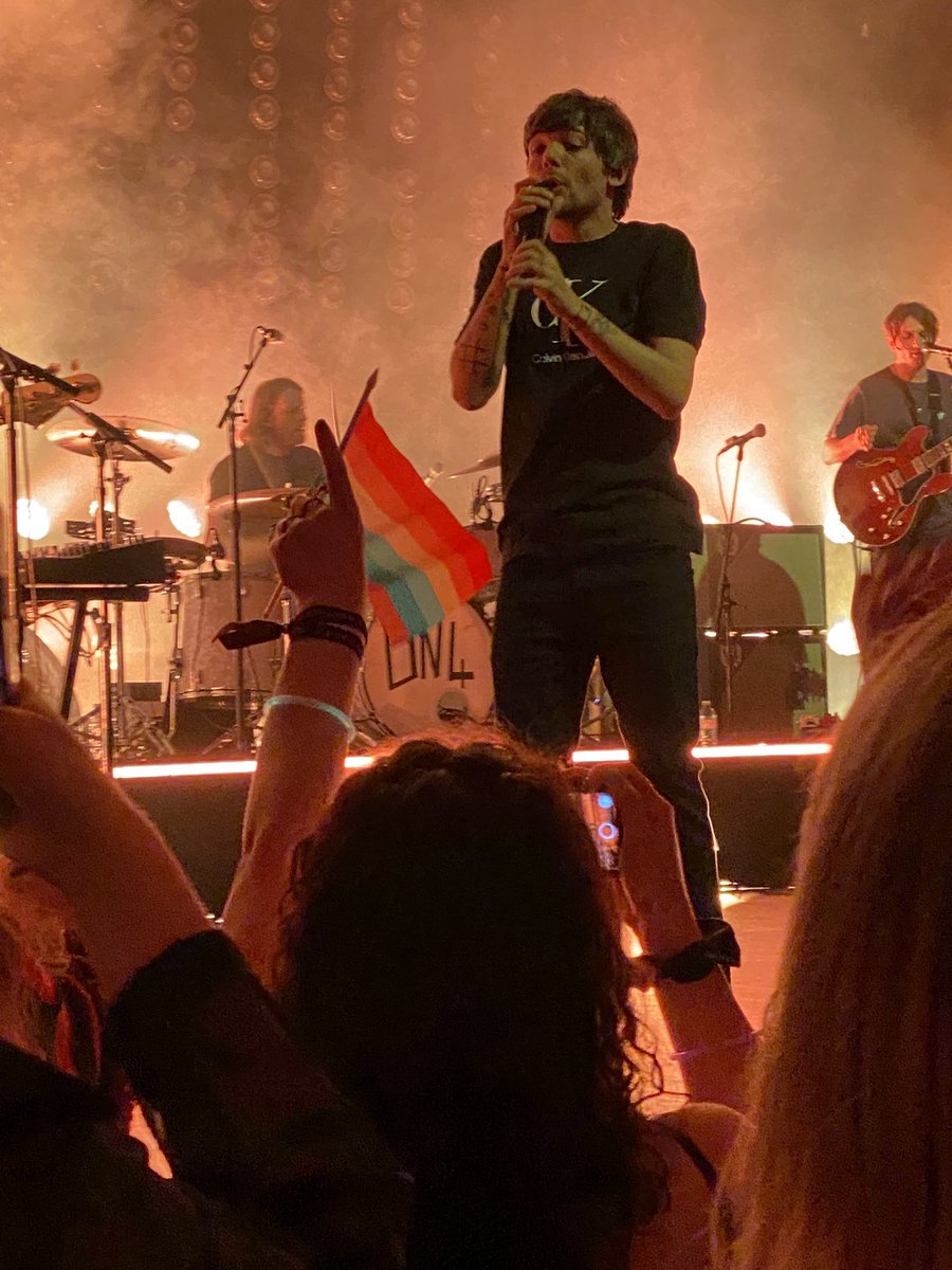 BestLTWT's tweet photo. 📸 | Louis last night in Vancouver. #LTWTVancouver 

creds: @/ezrasolr https://t.co/O2dTVuYvRv