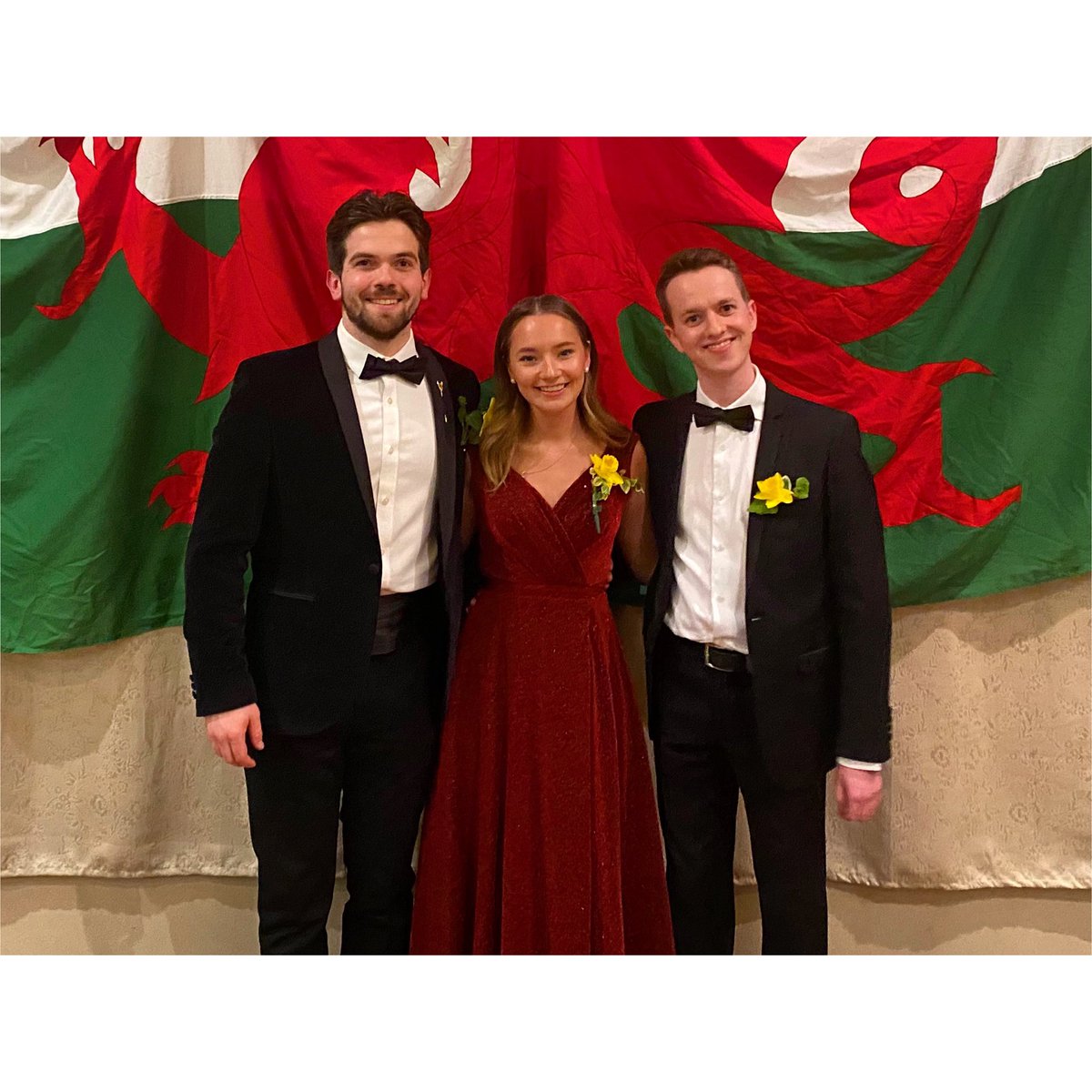 Braf oedd cael gwahoddiad i fod y siaradwr gwadd ac i berfformio yng Ngyngerdd a Chinio Gymdeithas Gymraeg Sheffield nos Sadwrn 🎉🎶 Diolch i <a href="/LliHaf/">Llinos Haf Jones</a> a <a href="/IwanOwenPianist/">Iwan Owen</a> am ymuno gyda fi 👌🏼

St David’s Day Dinner and Concert in Sheffield on Saturday night 🏴󠁧󠁢󠁷󠁬󠁳󠁿🎶
