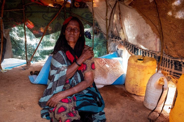 This 75yr old grandmother used to live with her family &amp; livestock in Ufurow, #Somalia. Today, she lives alone in a tent near Dollow town. Insecurity &amp; drought has taken the cattle &amp; split the family. “This is the worst drought I remember in my lifetime," she said.