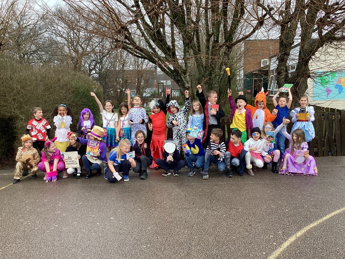 SouthwayJS's tweet photo. Year 3 had a fantastic #worldbookday and enjoyed drawing themselves as their Book Day character, buddy reading and the amazing quizzes and competitions throughout the week. There were some wonderful costumes - thank you for participating! #headinabook https://t.co/zdMn6uPjcH