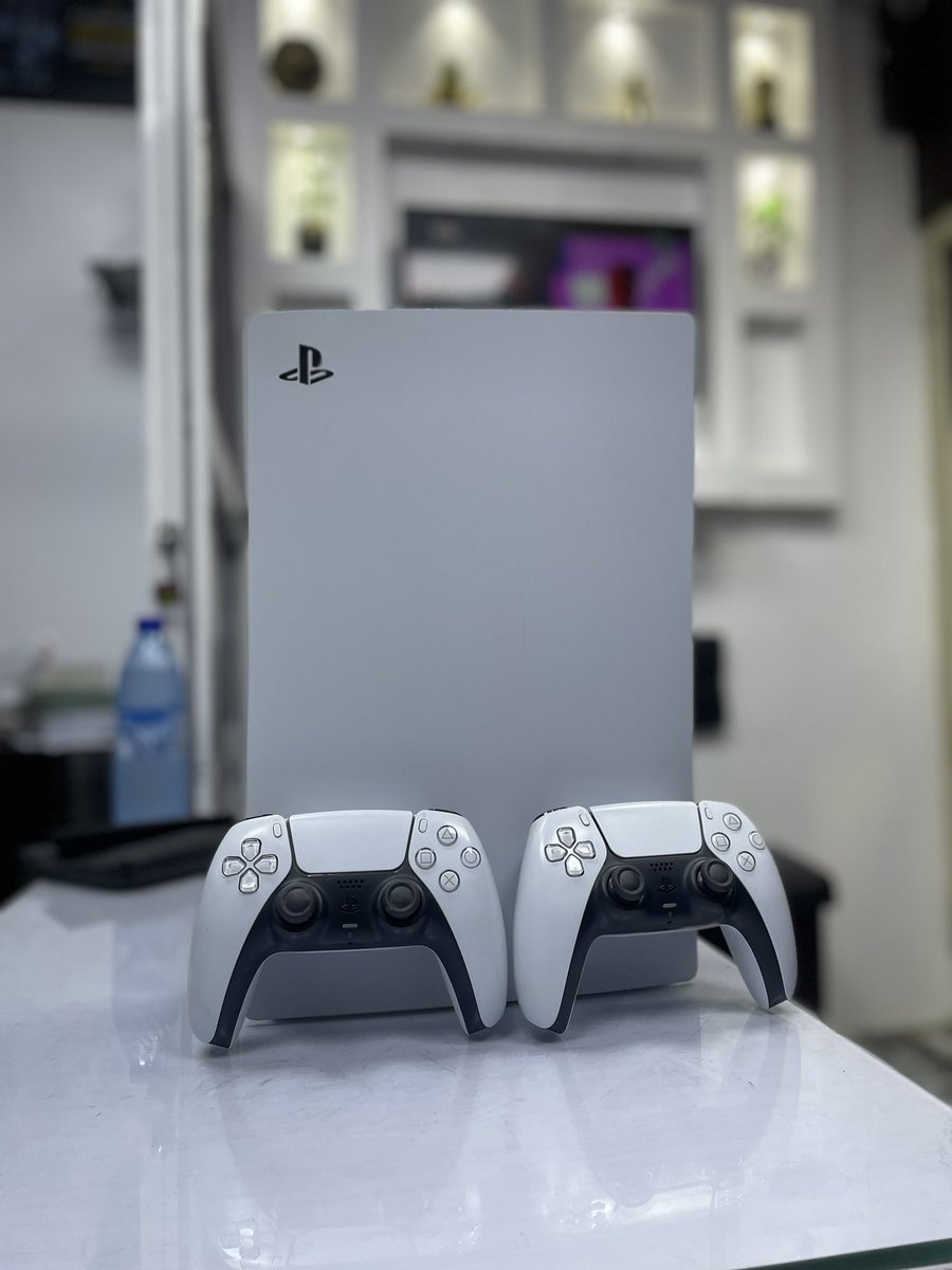 Mashglobaltech's tweet image. Used PlayStation 5
Dual Pad 🎮🎮
One FIFA21 Disk

Price: 420k Only. 

Kindly RT 🙏