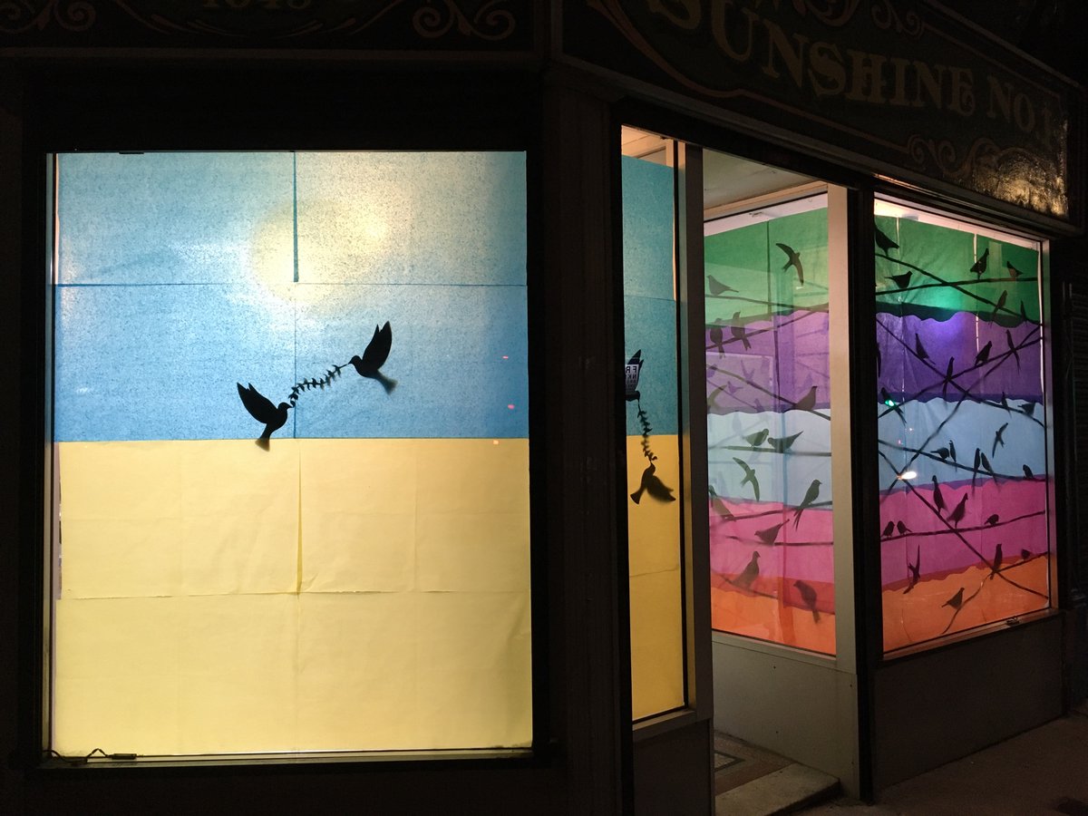 DeWald_Rebecca's tweet photo. Turns out our contribution to @MountWindow was very “on brand”: lovely to see so much solidarity for Ukraine in our neighbourhood. Still chance to see it tonight 6-9pm  🇺🇦 🏴󠁧󠁢󠁳󠁣󠁴󠁿 https://t.co/wyRClhrHoT