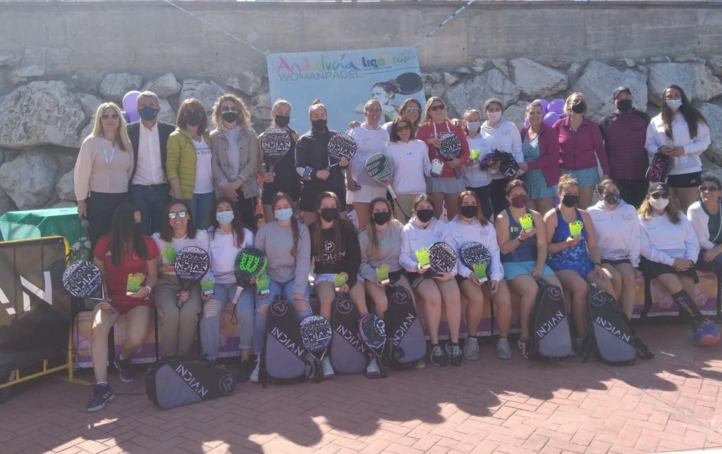 faponline's tweet photo. 🙋♀️¡Espectacular fin de semana de #padelfemenino! 🟢⚪️🟢
✳️Más de 430 jugadoras han disfrutado este fin de semana del Woman Pádel Andaluz 2022, ocho torneos simultáneos repartidos por todas las provincias de la región.
#FAP #SomosFAP #padel #MujerFAP https://t.co/AiL8n5shOi