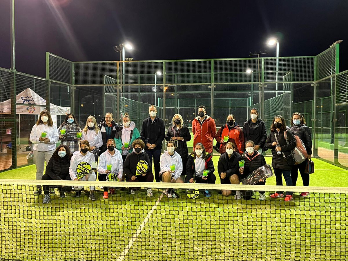 faponline's tweet photo. 🙋♀️¡Espectacular fin de semana de #padelfemenino! 🟢⚪️🟢
✳️Más de 430 jugadoras han disfrutado este fin de semana del Woman Pádel Andaluz 2022, ocho torneos simultáneos repartidos por todas las provincias de la región.
#FAP #SomosFAP #padel #MujerFAP https://t.co/AiL8n5shOi