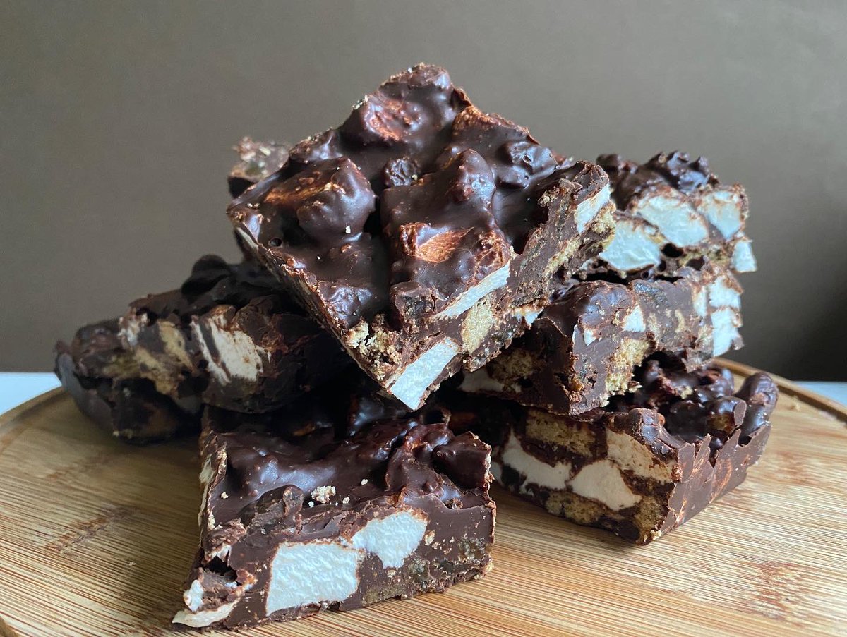 EarthlyCaterers's tweet photo. Glutenfree vegan rocky road. ๐
#plantbased #Vegan #cardiff #cardiffvegans #womeninbusiness https://t.co/VhunYjaN9y